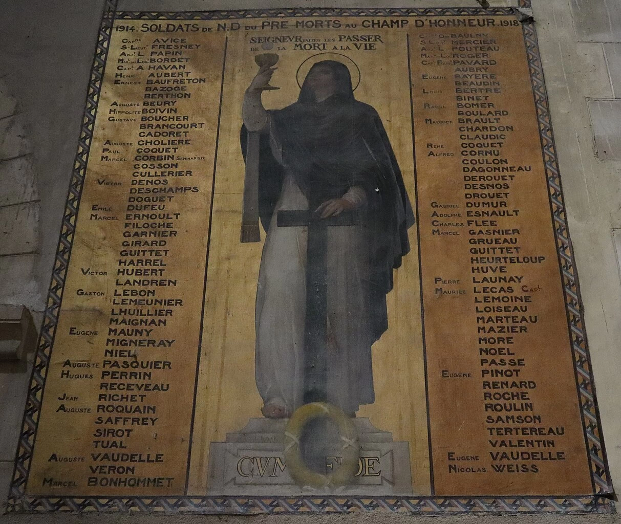 Interno della chiesa Notre - Dame, du, Pré a Le Mans (72). Monumento ai caduti della guerra 1914, 1918
